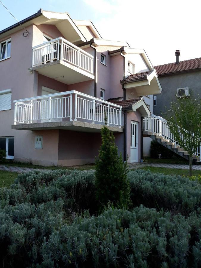 Villa Predlug Чапліна Екстер'єр фото